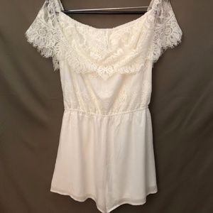 BB Dakota Lace Romper.  Ivory.  Size Medium